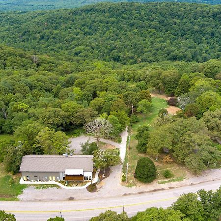 Bigfoot Hideout Hotel Winslow Bagian luar foto