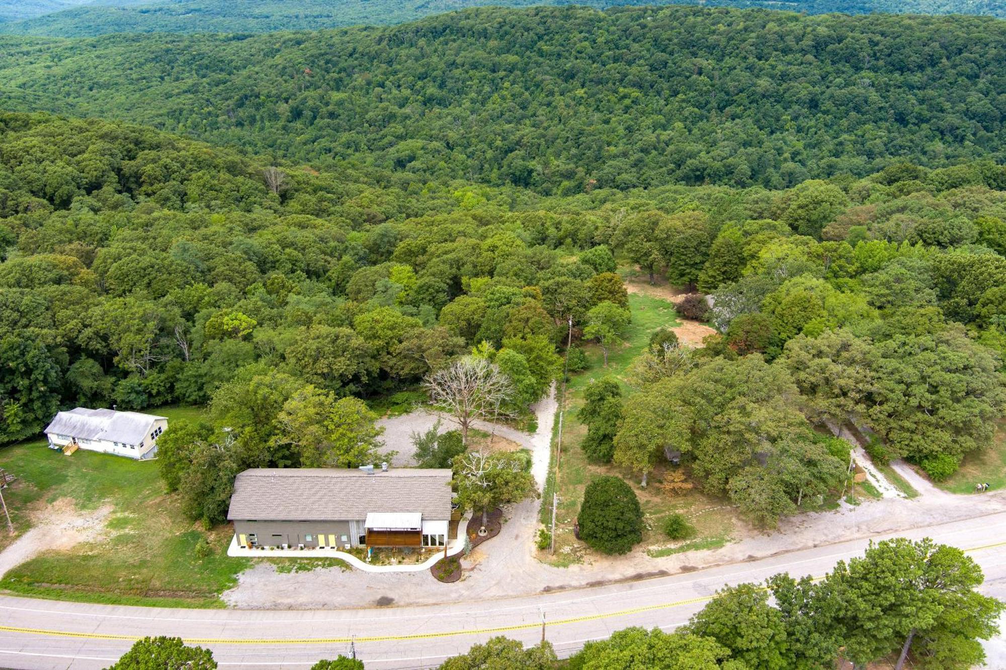 Bigfoot Hideout Hotel Winslow Bagian luar foto